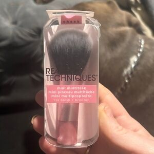 Real Techniques Mini Multitask Brush with Pink Handle
